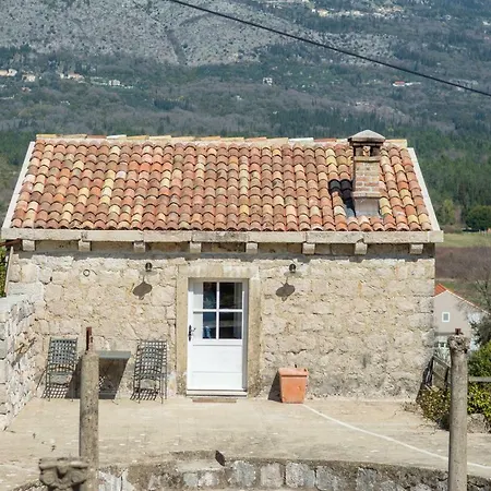 Πανσιόν Koraceva Kuca 3*